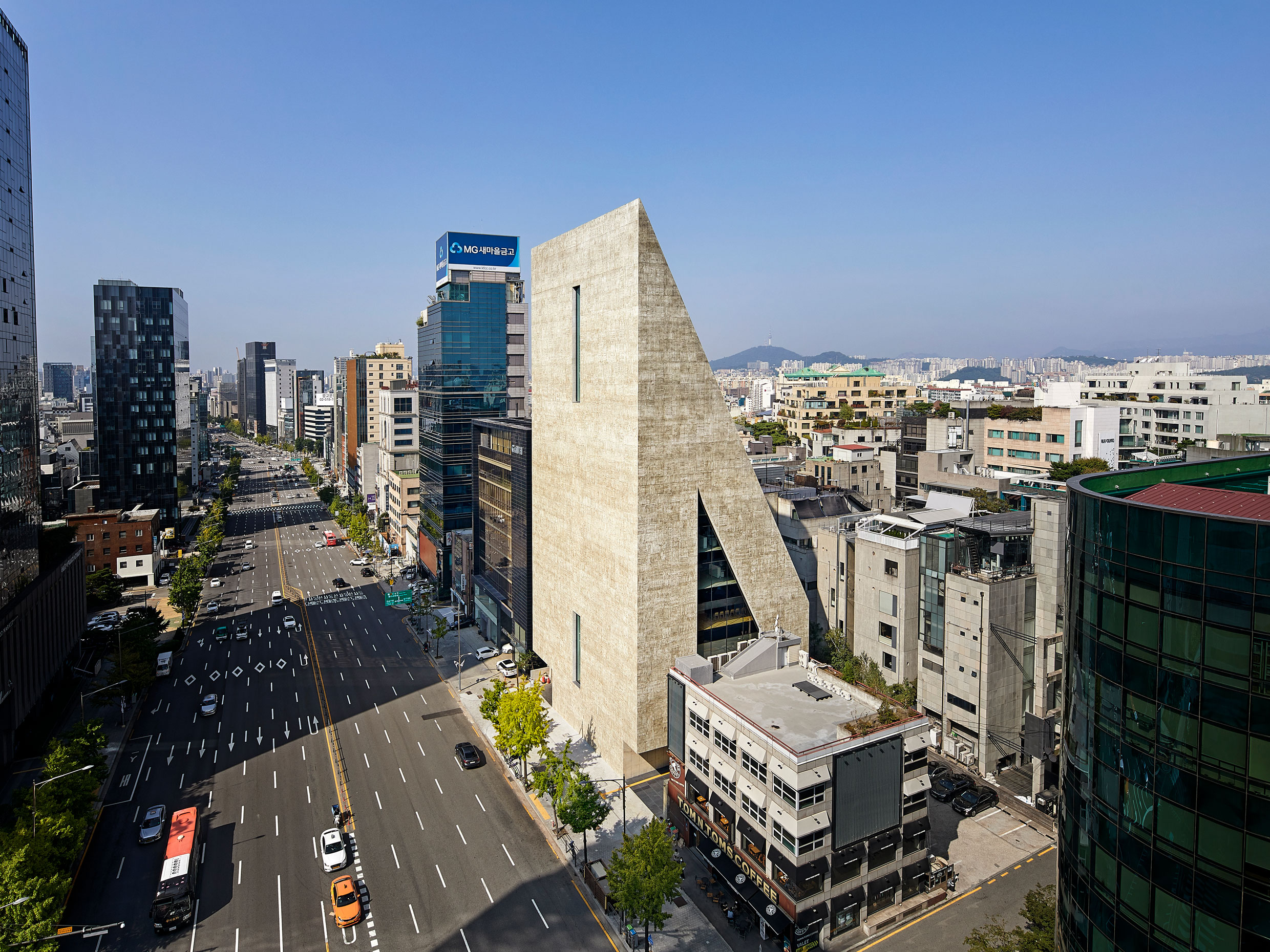 ST International HQ / SONGEUN