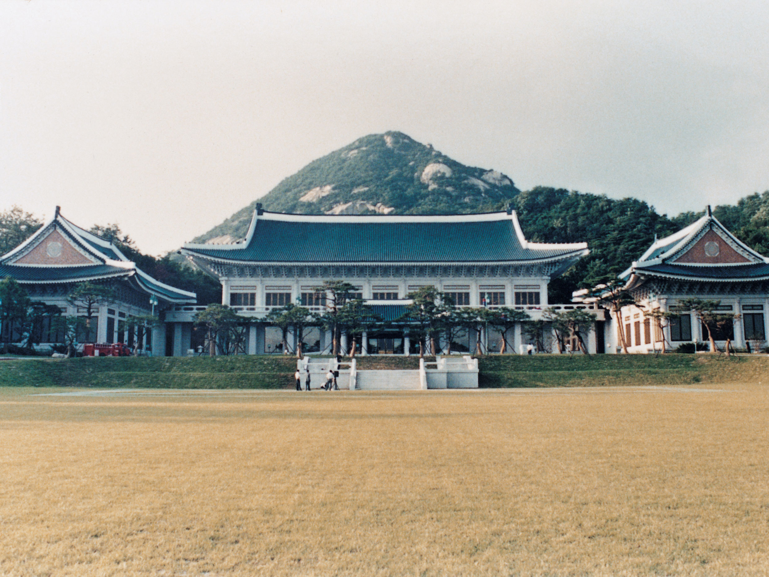 Cheongwadae, The Blue House