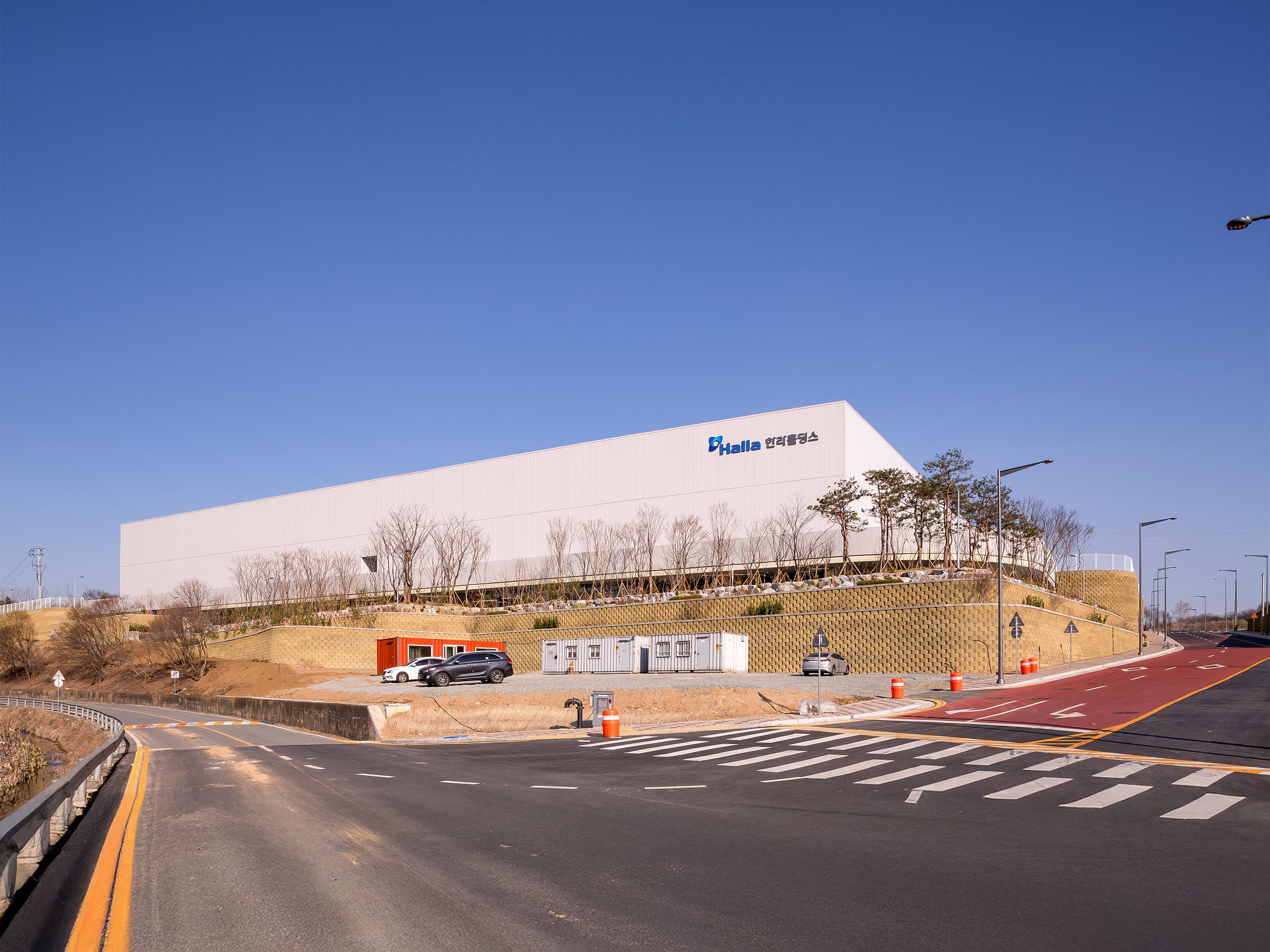 Halla Holdings Distribution Center, Sejong