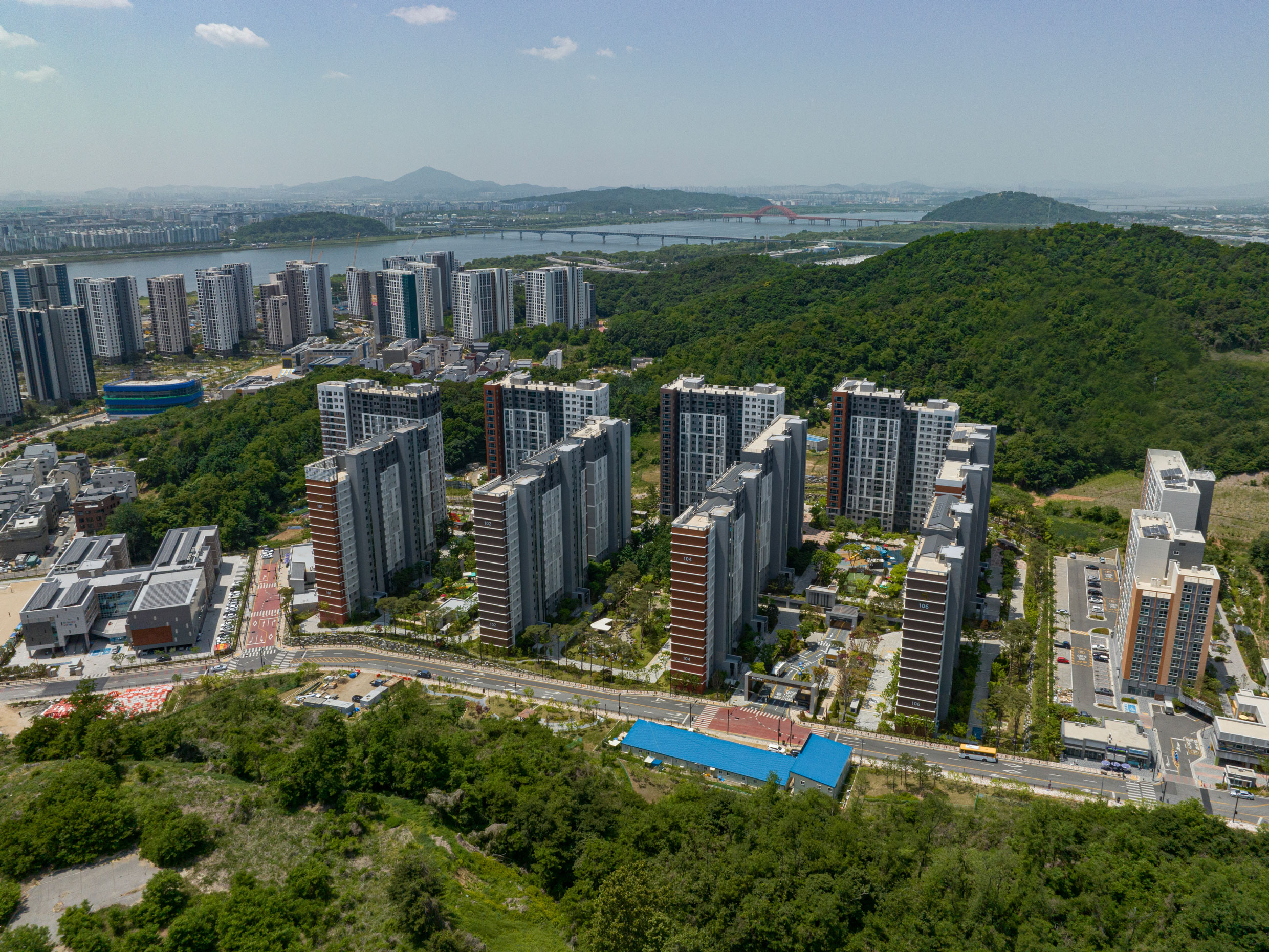 Jungheung S-CLASS, DMC Han River Forest