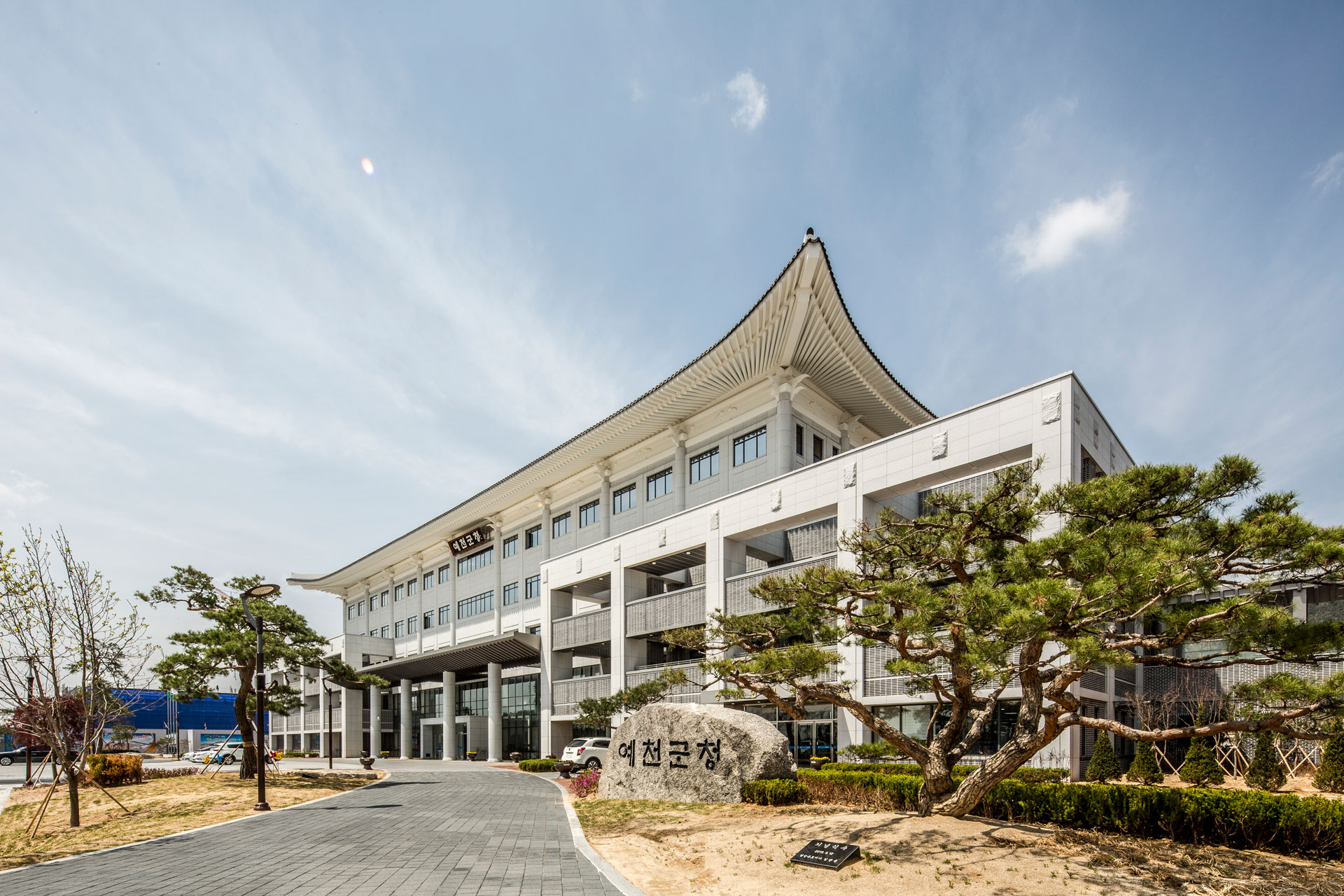 2015-Yecheon-Government-Office-Building_slide