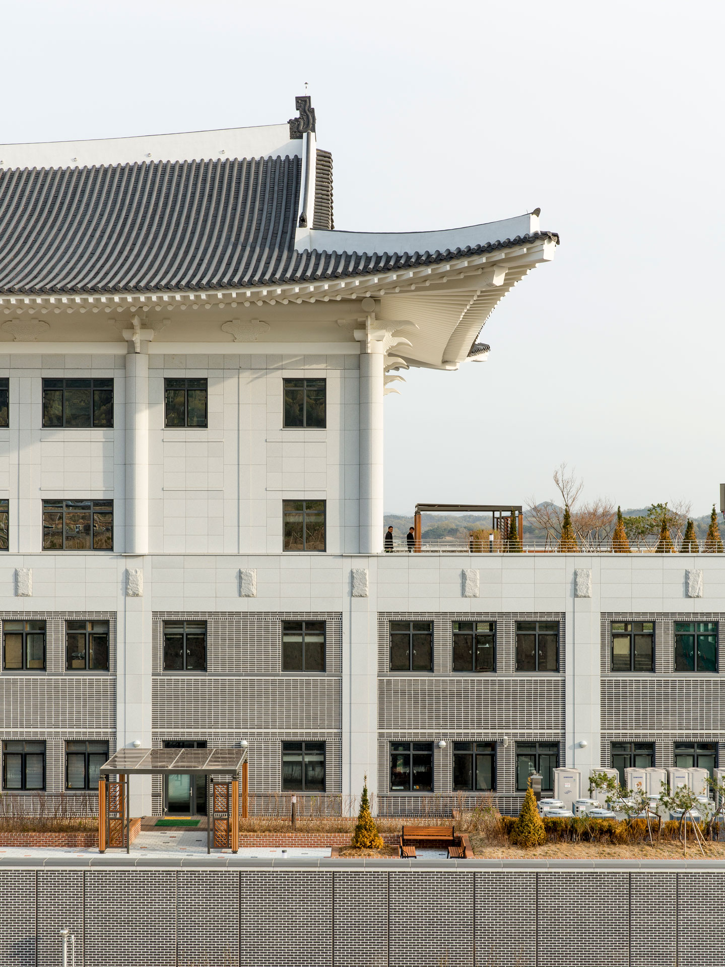 2015-Yecheon-Government-Office-Building_slide