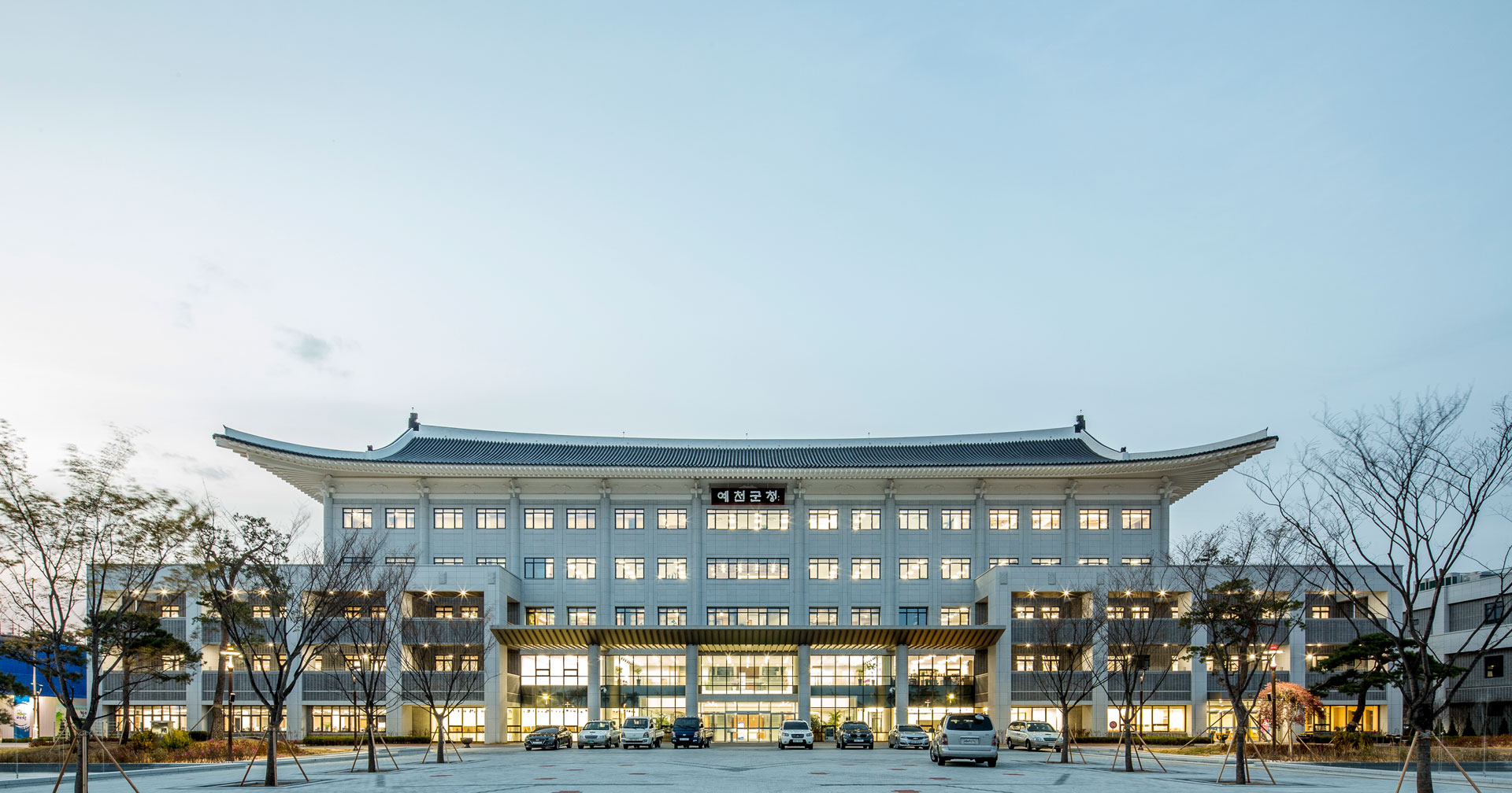 2015-Yecheon-Government-Office-Building_slide