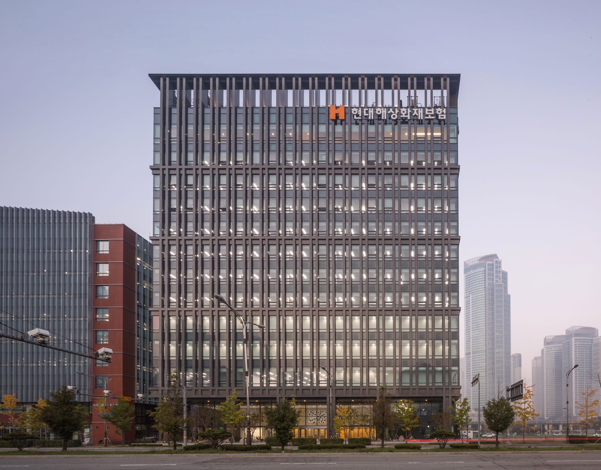 2016-Hyundai-Marine-&-Fire-Insurance-Cheonan-Office-slide