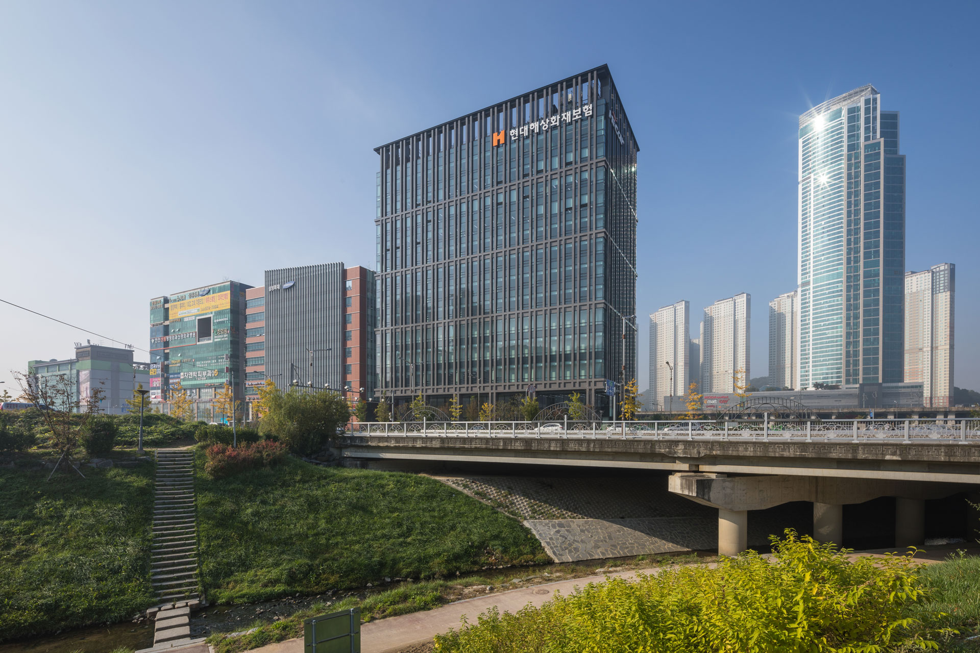 2016-Hyundai-Marine-&-Fire-Insurance-Cheonan-Office-slide