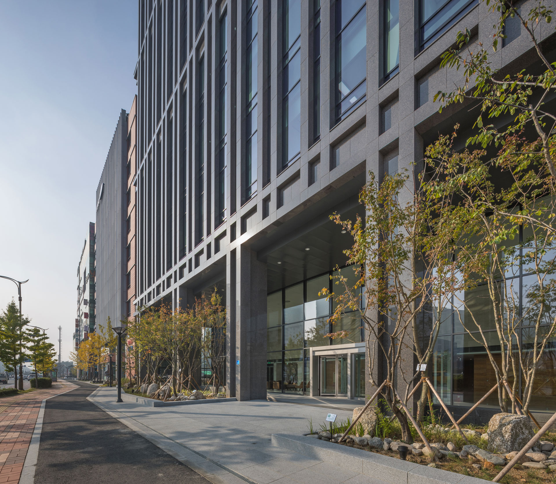 2016-Hyundai-Marine-&-Fire-Insurance-Cheonan-Office-slide