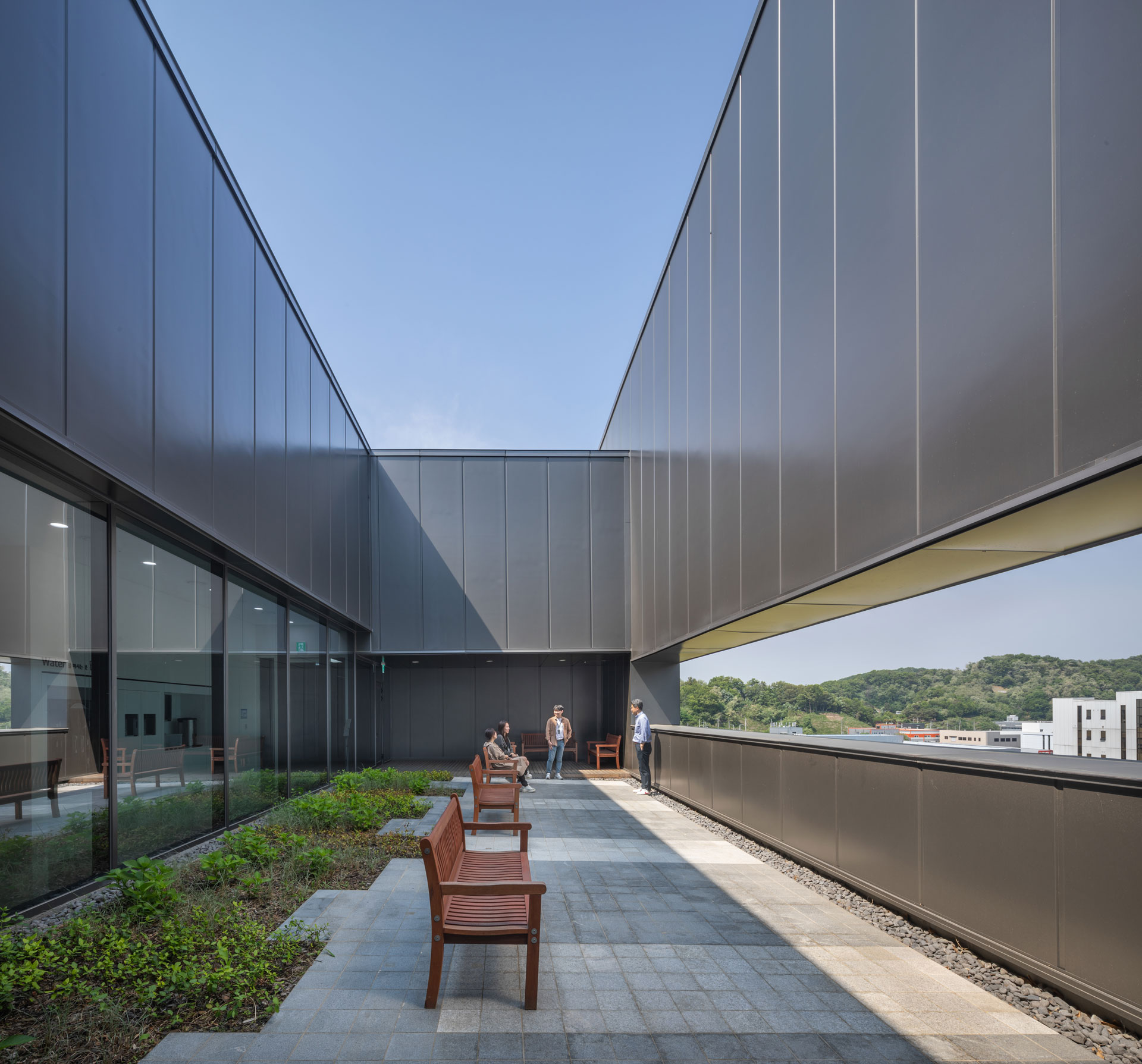 2017-Amore-pacific-Beauty-3-Campus-slide