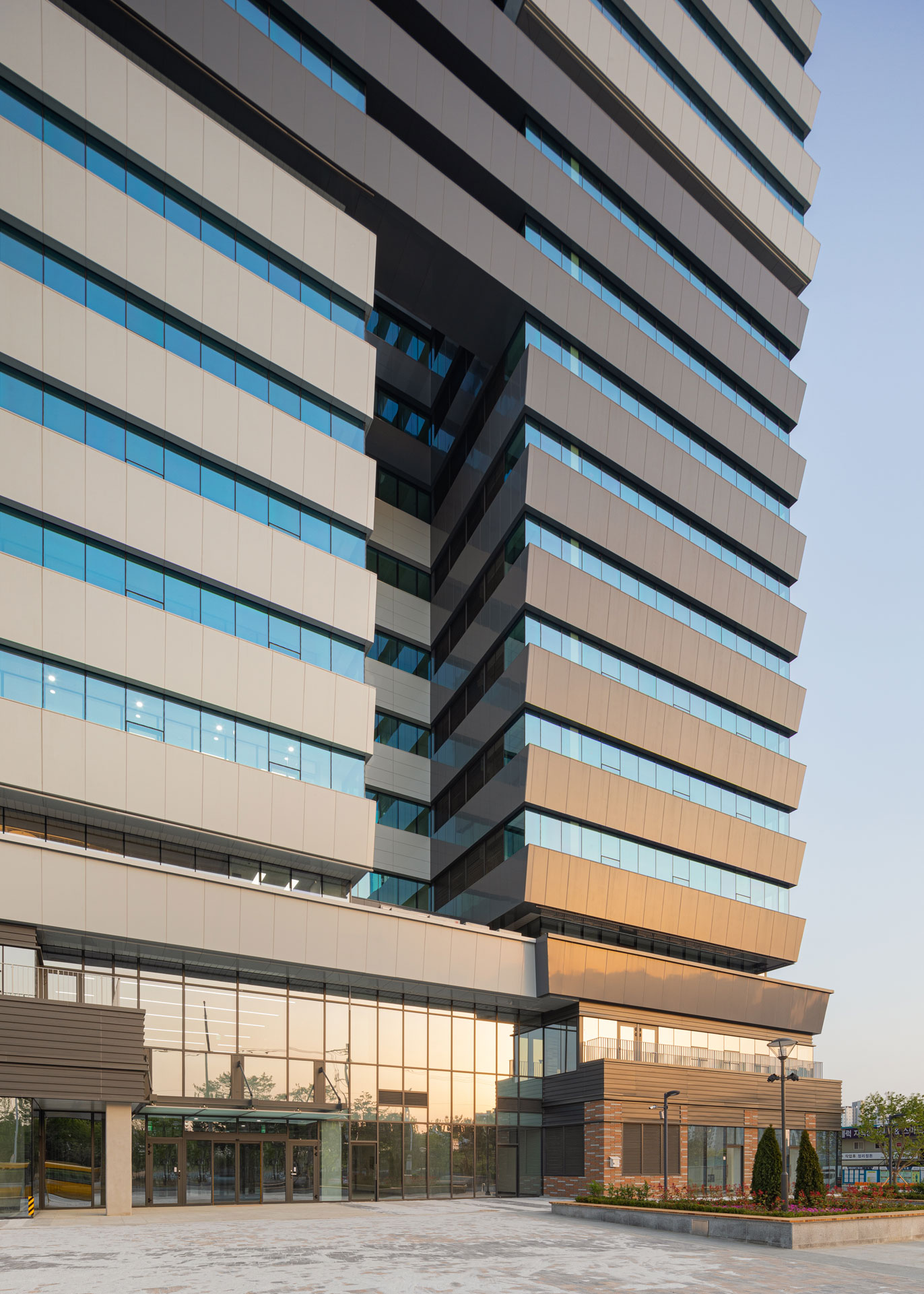 2018_Ansan-Tower-01_slide
